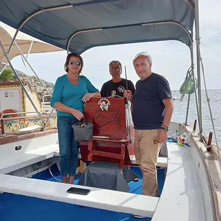 Botel Dolphins Tour Trinacria Escursioni