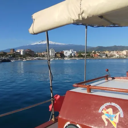 Botel Dolphins Tour Trinacria Escursioni